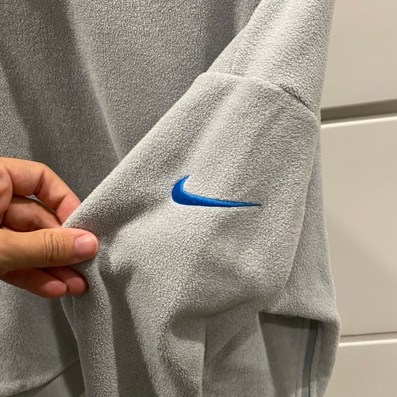 Nike medium light blue fleece crop sweatshirt side sip detail - Picture 2 of 5